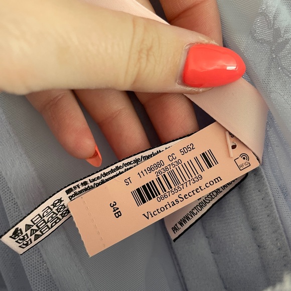 Victoria’s Secret lace bra top. Removable straps, corset back. BNWT size 34 B. - Picture 7 of 8